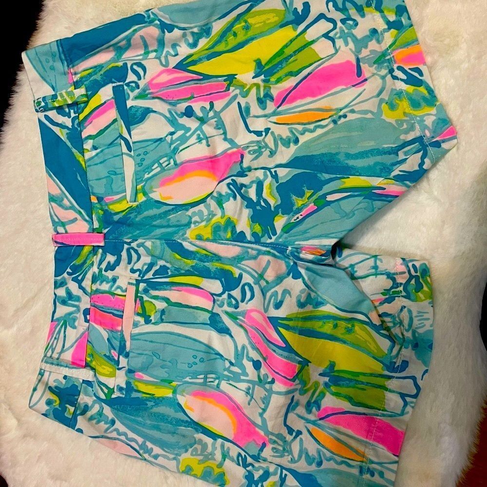 (B5) Lilly Pulitzer short Size 2 - Picture 3 of 12